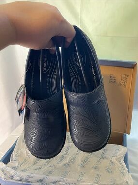 Navy Women’s Slip-On Comfort Work Shoes easy works by easy street